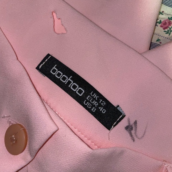 Pink Boohoo dress pants. A few holes on the inside not visible from the outside. - Picture 2 of 4